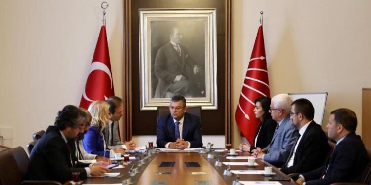 gazeteciler ozgur ozel
