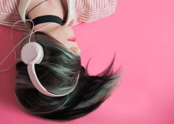 muzik kulaklik kiz pixabay