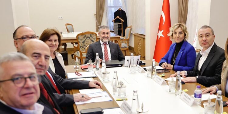 nureddin nebati turizmcilerle