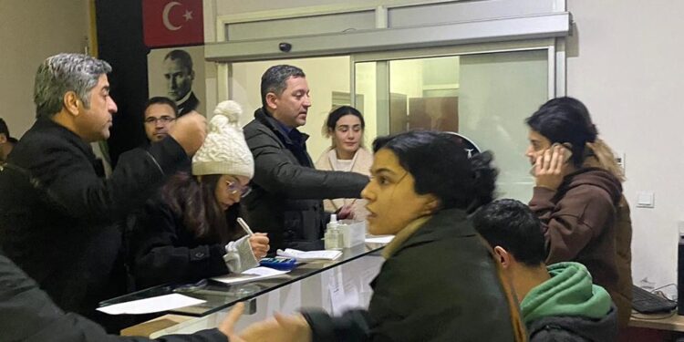 Türkiye Barolar Birliği Başkanı Avukat Erinç Sağkan deprem bölgesinde (Fotoğraf:TBB)