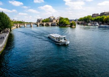 Paris, Olimpiyatlarda yüzme yarışlarını Seine nehrinde yapma peşinde