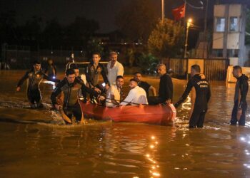İstanbul’da metrekareye 128 kg yağış, mahsur kalan 157 kişi kurtarıldı