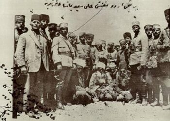 15 Nisan 1925’te yakalanan Şeyh Sait (ortadaki sakallı), Diyarbakır’a götürülürken.