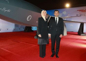 Selçuk Bayraktar ve eşi Sümeyye Erdoğan Bayraktar