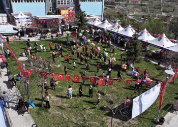 Depremzede çocuklar 23 Nisan coşkusunu başkentte yaşadı