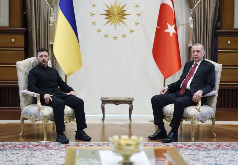 Erdoğan, Ukrayna Devlet Başkanı Zelenskiy ile görüştü Erdoğan, Ukrayna Devlet Başkanı Zelenskiy ile görüştü