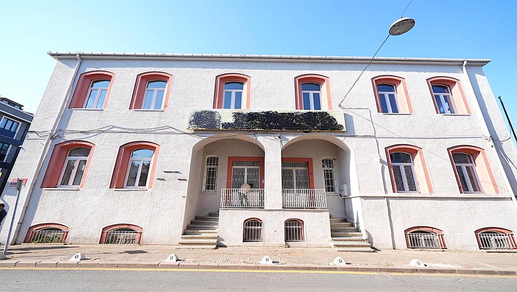 Üsküdar Belediyesi, Ensar Vakfı’na verilen binayı geri aldı Üsküdar Belediyesi, Ensar Vakfı’na verilen binayı geri aldı