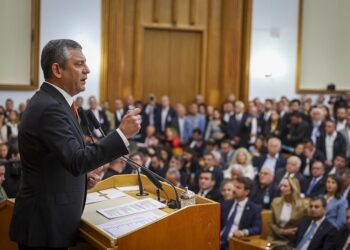 Özgür Özel: “CHP’nin düşmanlığıyla ayakta kalmaya çalışıyorlar”
