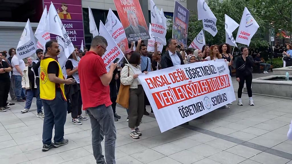 Özel sektör öğretmenlerine polis müdahalesi: Çok sayıda gözaltı var! Özel sektör öğretmenlerine polis müdahalesi: Çok sayıda gözaltı var!